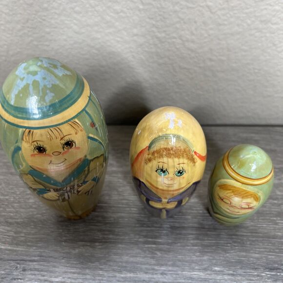 Vintage Wooden 3 Piece Russian Nesting Doll Girl Boy Baby - Picture 2 of 5